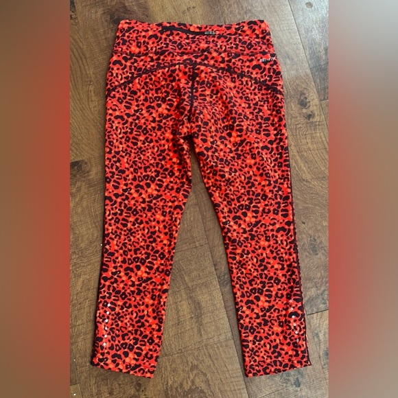 Nike women cropped  running leggings animal print Sz small - Picture 6 of 9